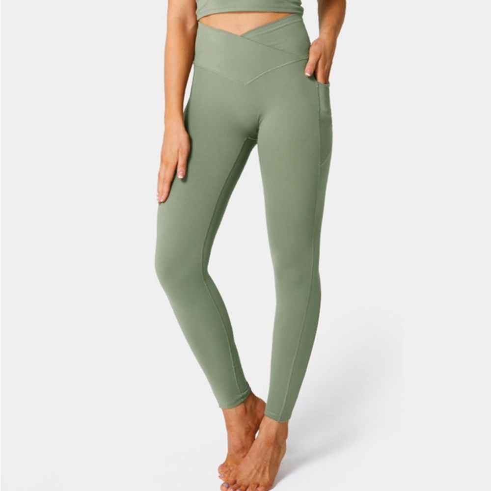 HALARA Softlyzero Crossover Pocket Plain Leggings- UPSF50+